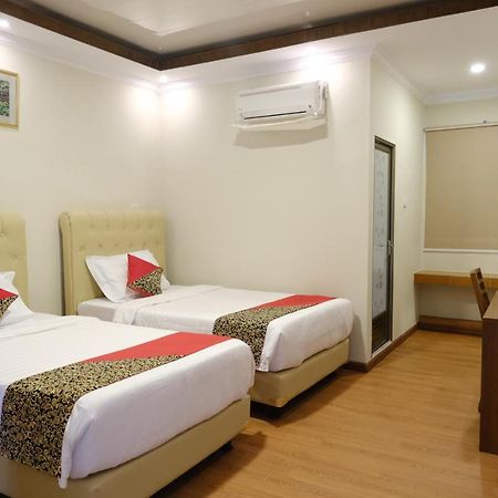 Joyful Hotel Tanjung Pandan Esterno foto