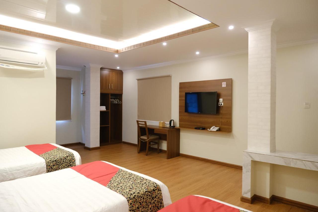 Joyful Hotel Tanjung Pandan Esterno foto