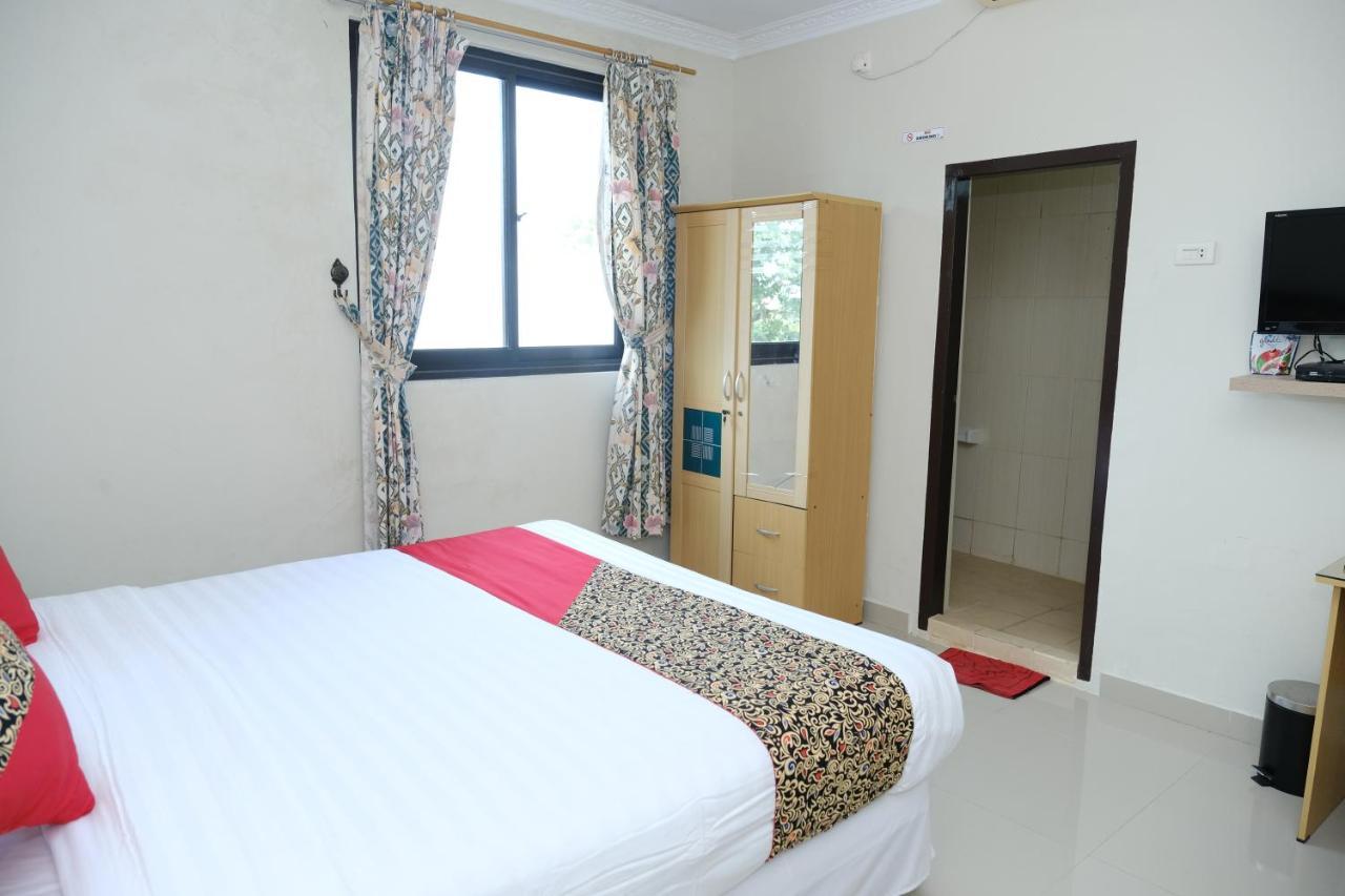 Joyful Hotel Tanjung Pandan Esterno foto