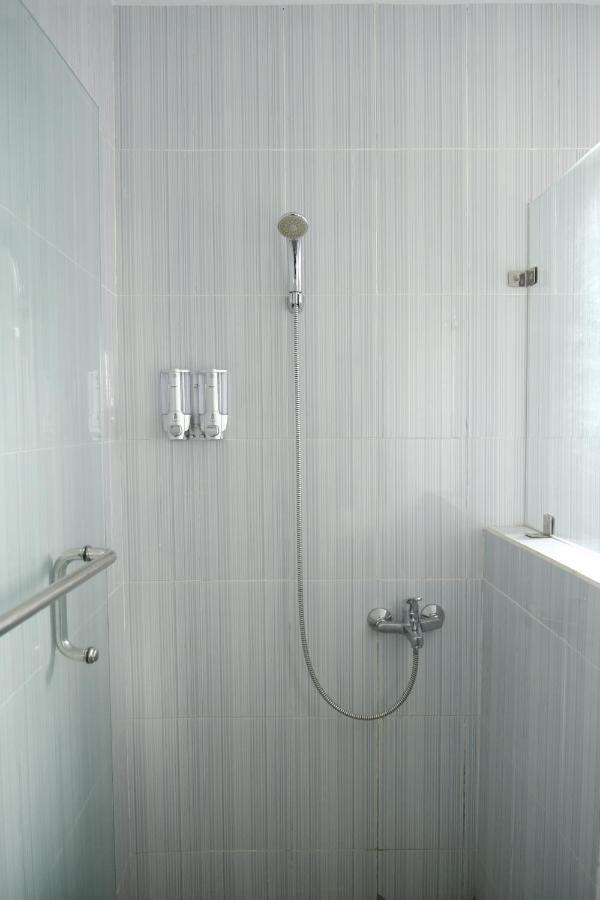 Joyful Hotel Tanjung Pandan Esterno foto