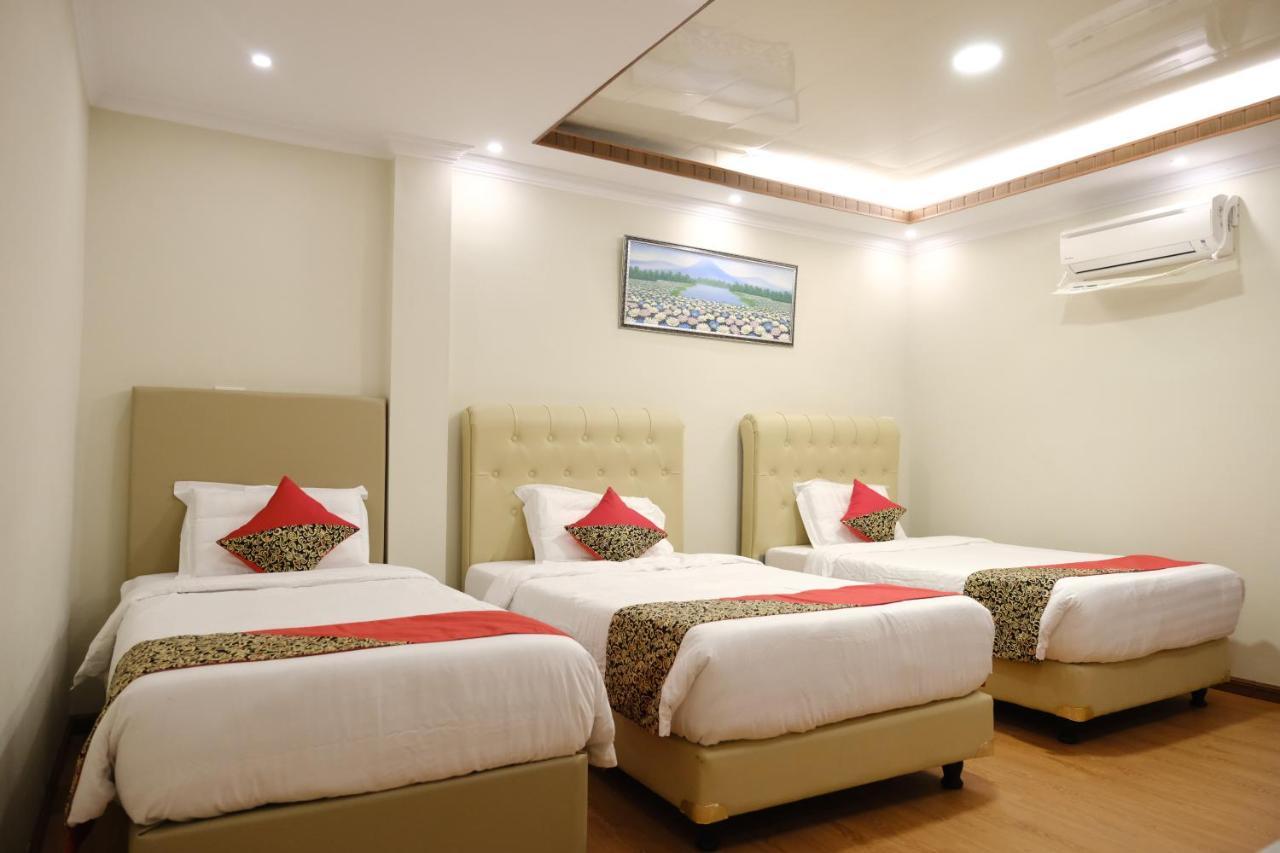 Joyful Hotel Tanjung Pandan Esterno foto