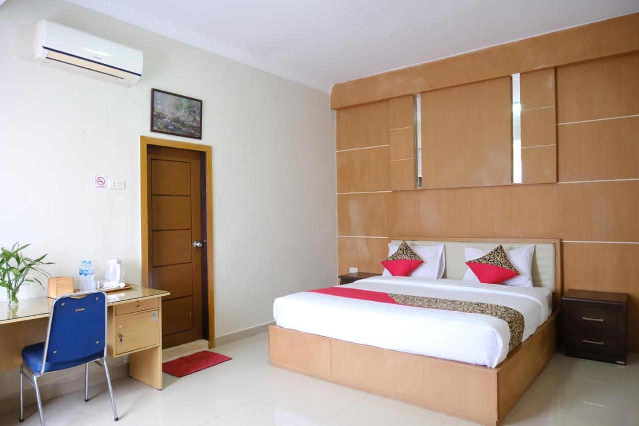 Joyful Hotel Tanjung Pandan Esterno foto