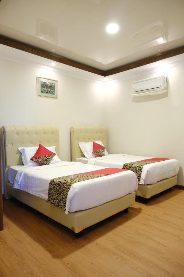 Joyful Hotel Tanjung Pandan Esterno foto