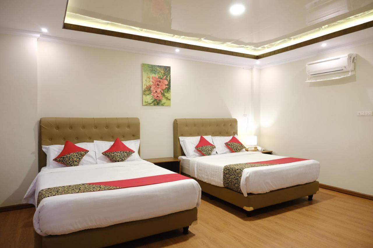 Joyful Hotel Tanjung Pandan Esterno foto