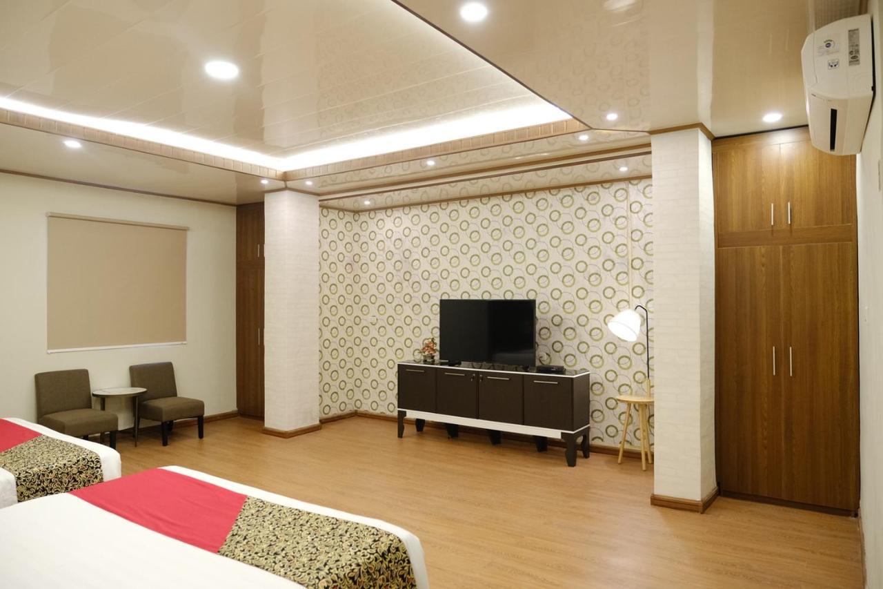 Joyful Hotel Tanjung Pandan Esterno foto