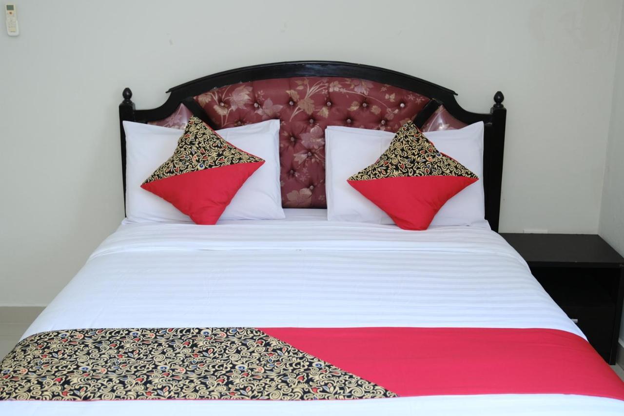 Joyful Hotel Tanjung Pandan Esterno foto