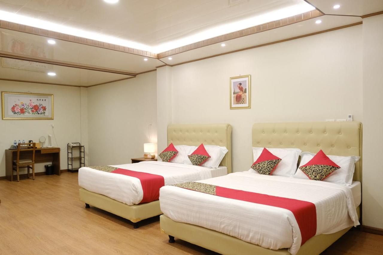 Joyful Hotel Tanjung Pandan Esterno foto
